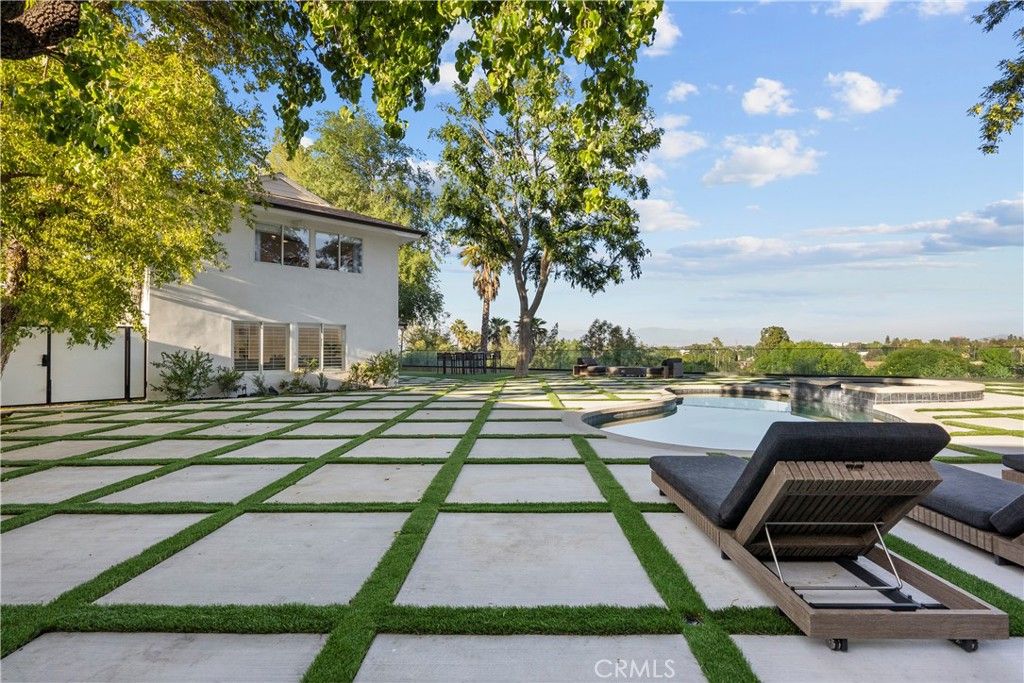 Photo of 19538 Redwing, Tarzana, CA 91356 (MLS # BB26014053)