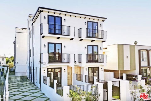 Photo of 1952 S Garth Avenue #1/2, Los Angeles, CA 90034 (MLS # 26855505)