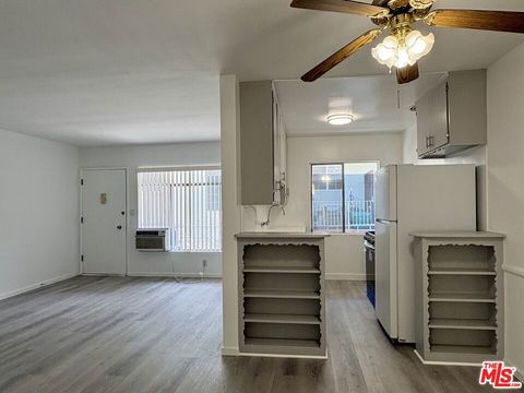 Photo of 1010 N Stanley Avenue #8, Los Angeles, CA 90046 (MLS # 26831759)