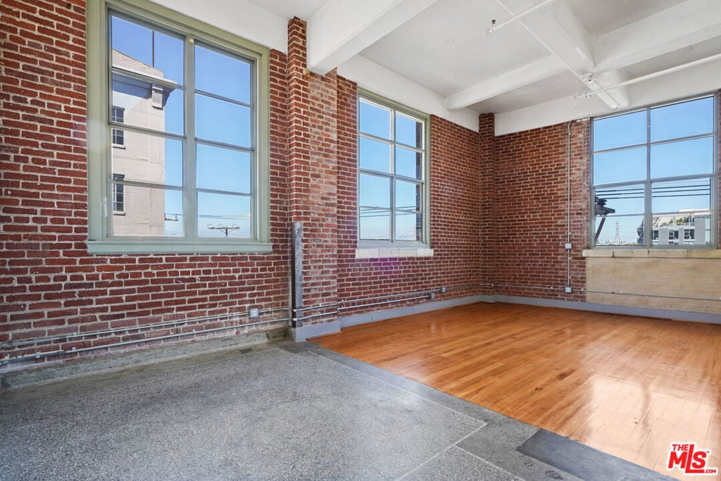 1850 Industrial Street 404