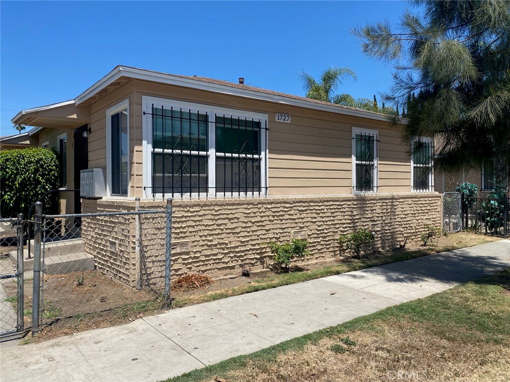 6 unit, single story building. 5 garages. Newly painted exterior. Copper plumbing throughout. Upside on the rents.