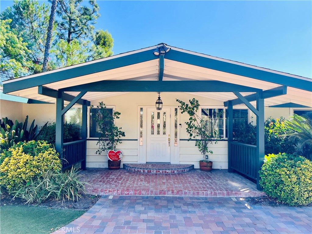 Photo of 6022 Elba Place, Woodland Hills, CA 91367 (MLS # SR25191748)