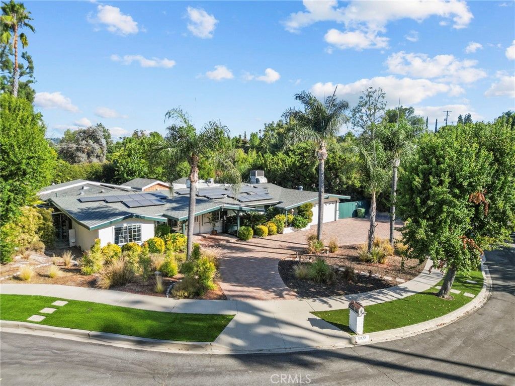 Photo of 6022 Elba Place, Woodland Hills, CA 91367 (MLS # SR25191748)