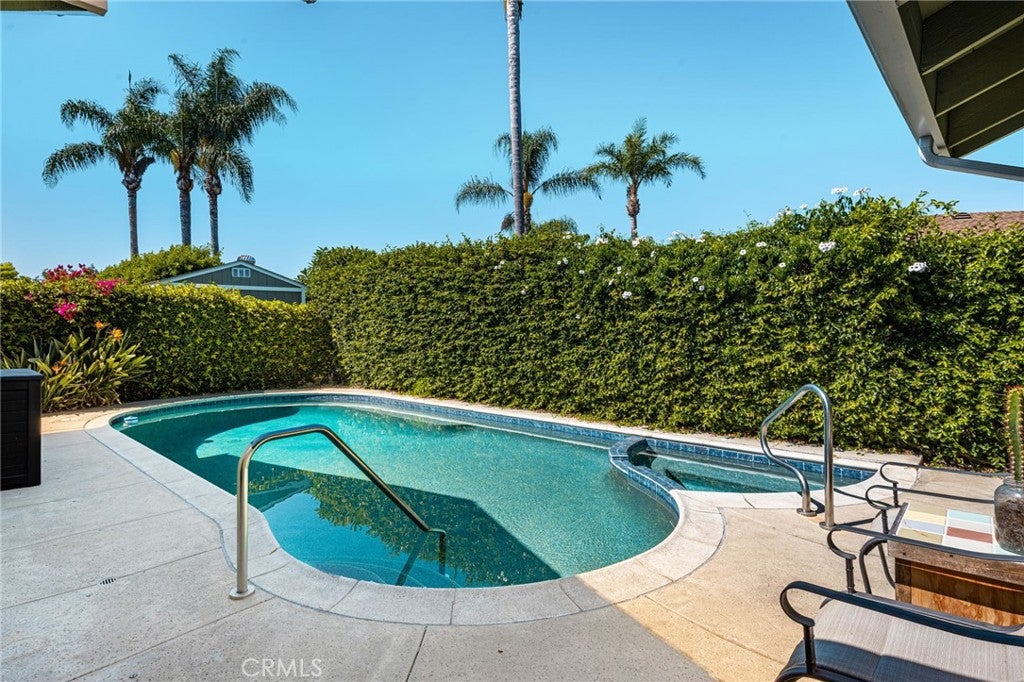 3121 N Hearthside