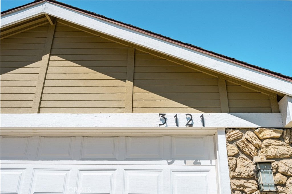 3121 N Hearthside