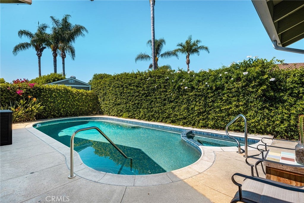 3121 N Hearthside