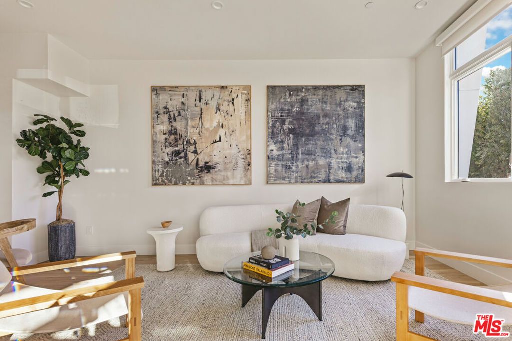 Photo of 3230 S Barrington Avenue, Los Angeles, CA 90066 (MLS # 26639917)