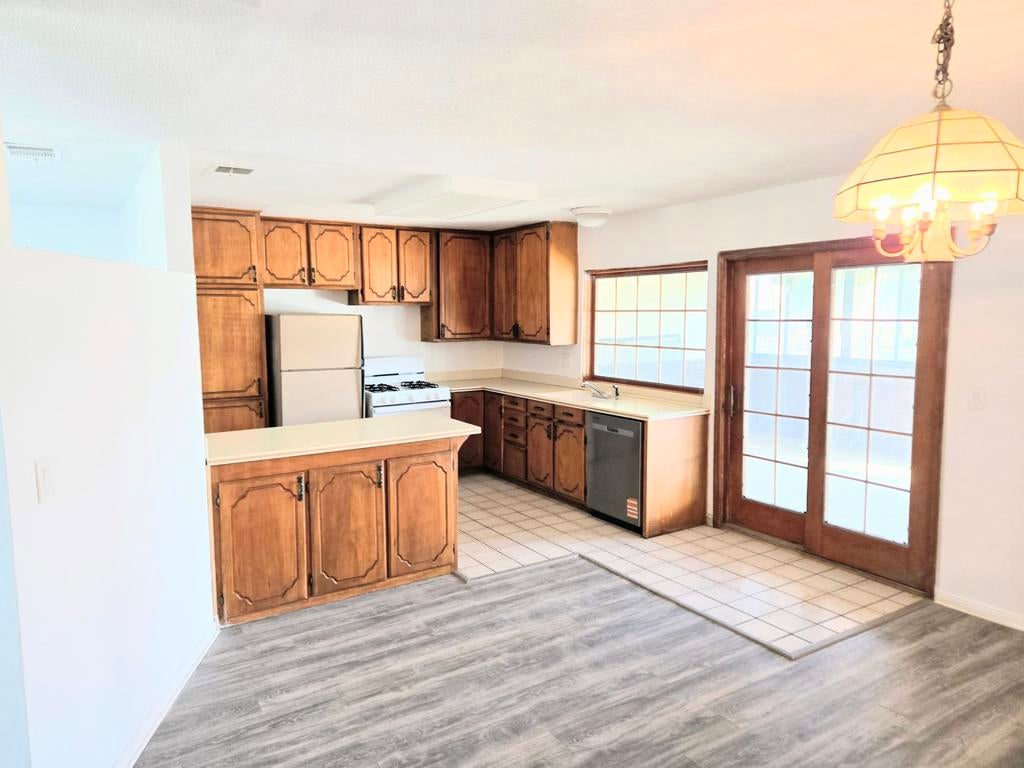 44121 Shadow Way
