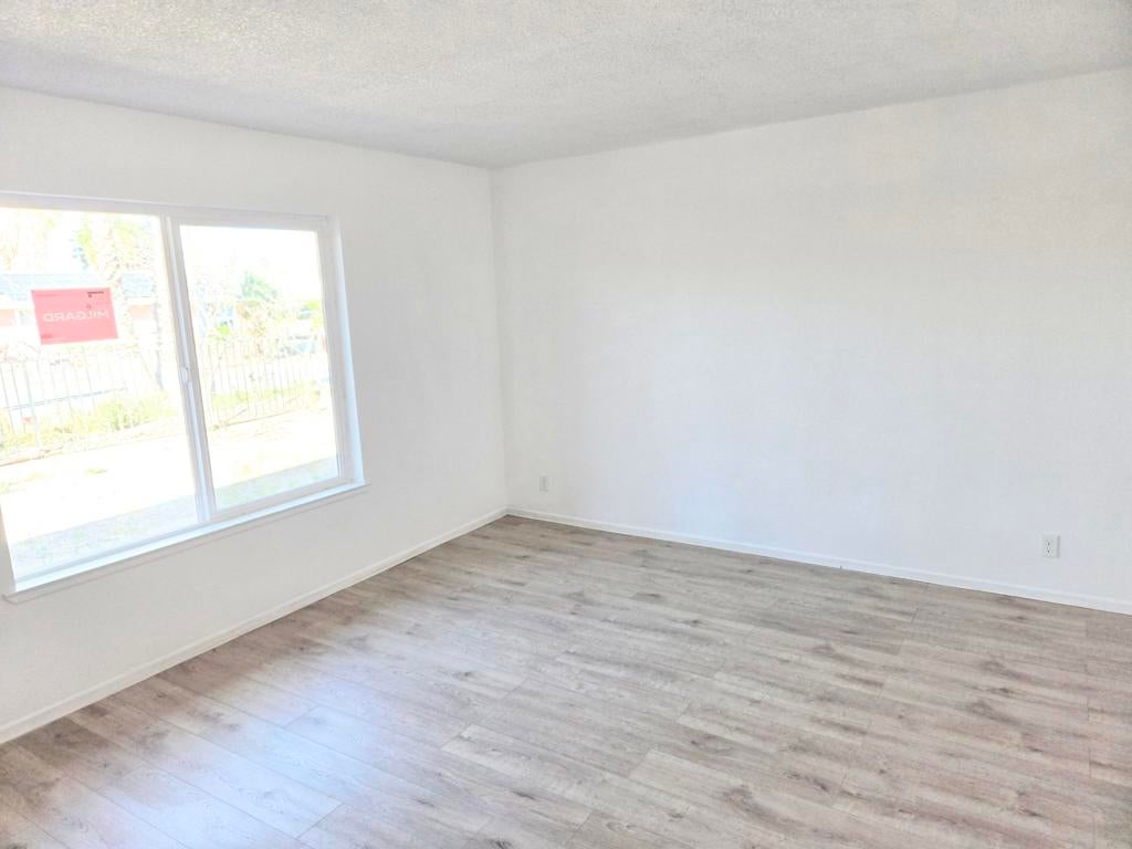 44121 Shadow Way