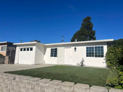 Photo of 426 La Jolla St St, Vallejo, CA 94591 (MLS # 41120491)
