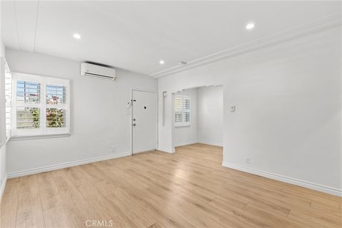 Photo of 14618 Moorpark Street #D, Sherman Oaks, CA 91403 (MLS # SR26119033)