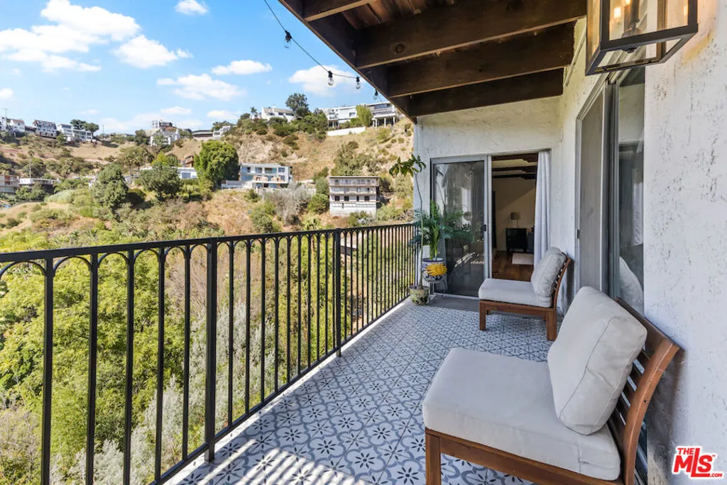 Los Angeles, California 90069, United States, 3 Bedrooms Bedrooms, ,3 BathroomsBathrooms,Residential,Active,152137