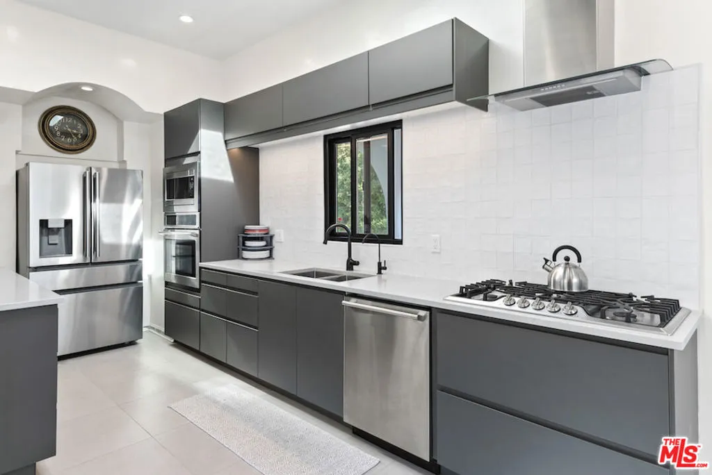 Los Angeles, California 90069, United States, 3 Bedrooms Bedrooms, ,3 BathroomsBathrooms,Residential,Active,152137