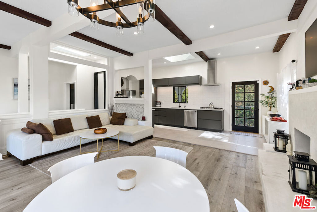 1923 sunset plaza drive