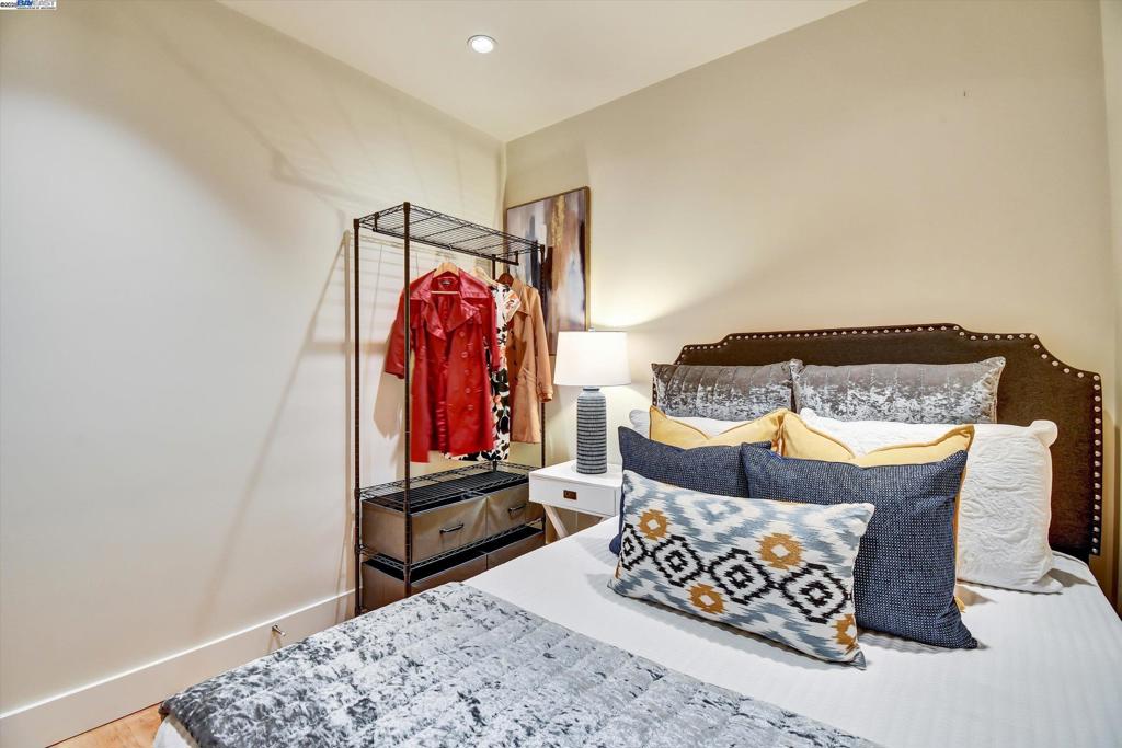 NOB HILL - Residential