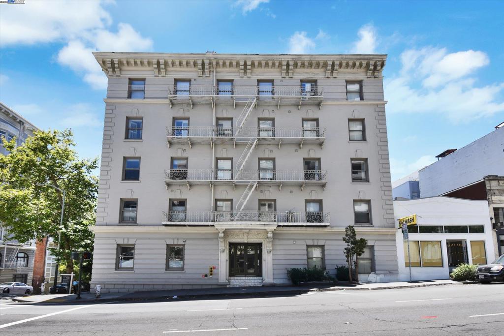 NOB HILL - Residential