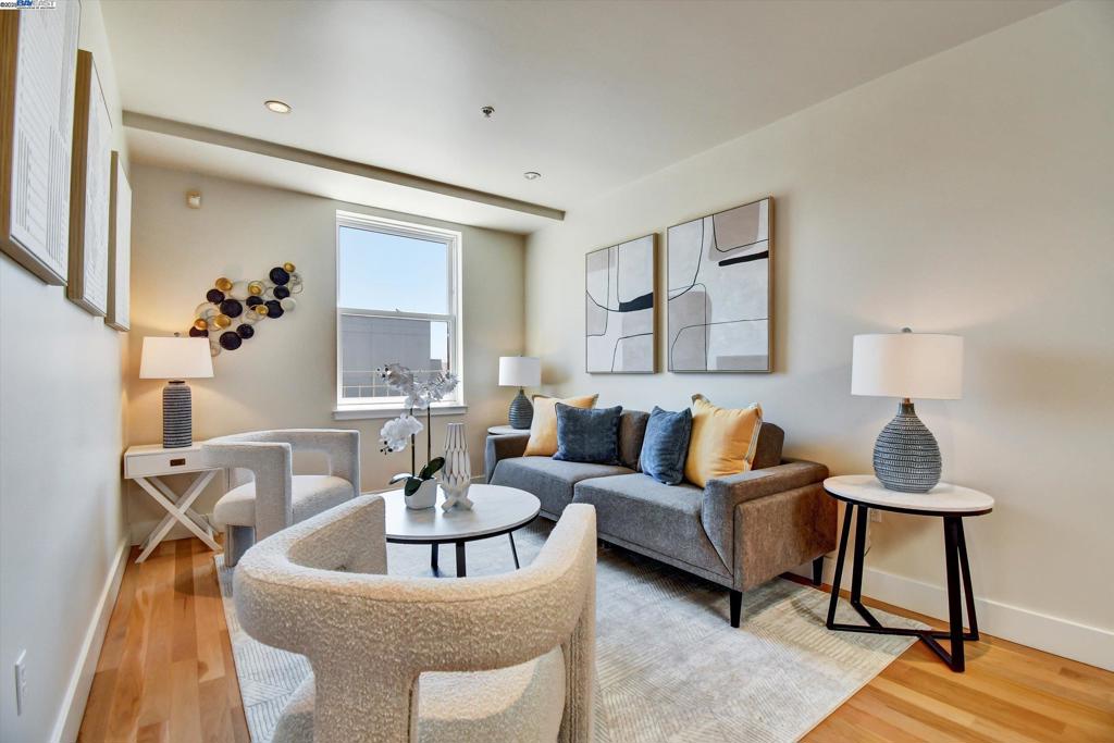 NOB HILL - Residential