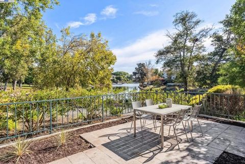 Photo of 137 Jervis Bay, Alameda, CA 94502 (MLS # 41112979)