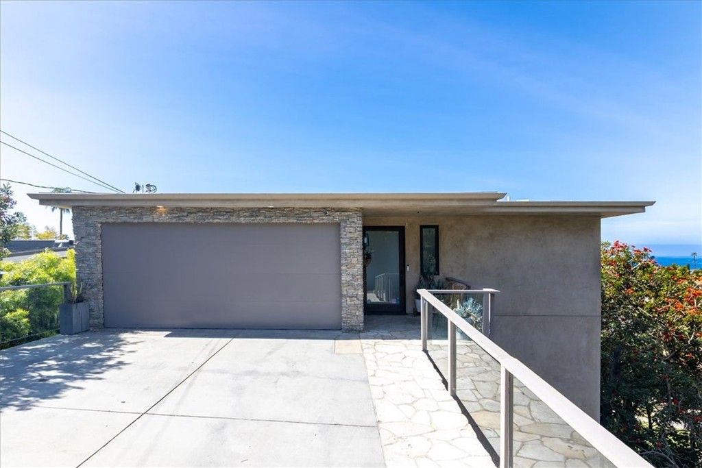 Photo of 756 Bluebird Canyon Dr, Laguna Beach, CA 92651 (MLS # LG26058417)
