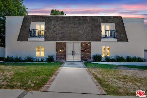 Photo of 16608 Park Lane Circle, Los Angeles, CA 90049 (MLS # 26876329)