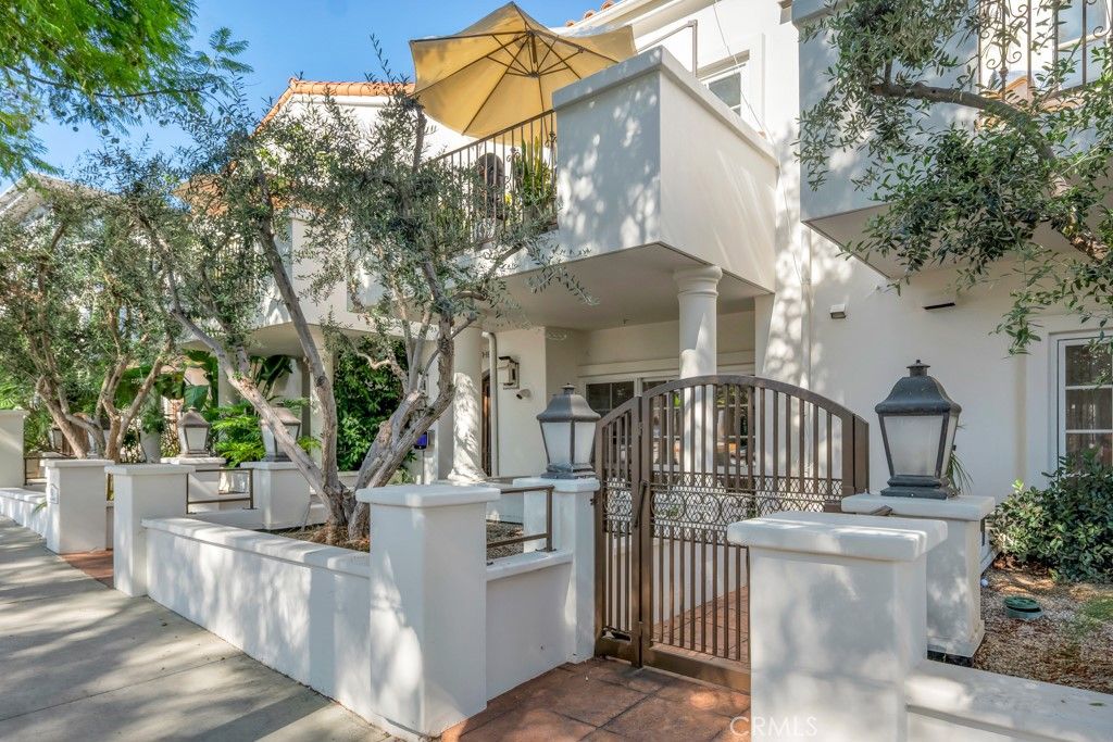 Photo of 851 N San Vicente Blvd #128, West Hollywood, CA 90069 (MLS # RS25232809)