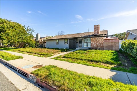 Photo of 7702 De Soto Ave, Canoga Park, CA 91304 (MLS # SR26043894)