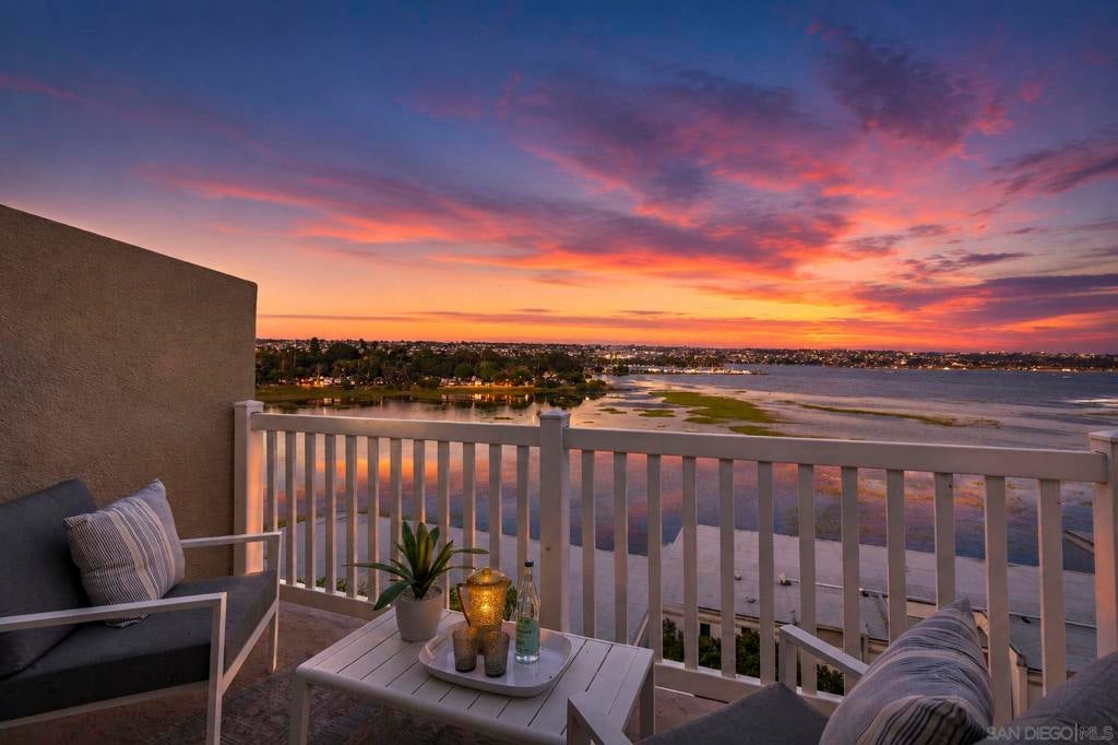 4015 Crown Point Dr DR P6, San Diego CA 92109