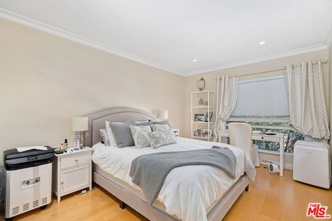 Tiny photo for 11965 Gorham Avenue #504, Los Angeles, CA 90049 (MLS # 26646015)