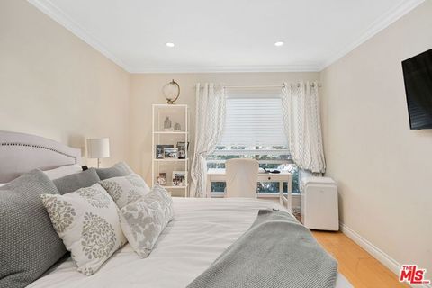 Tiny photo for 11965 Gorham Avenue #504, Los Angeles, CA 90049 (MLS # 26646015)