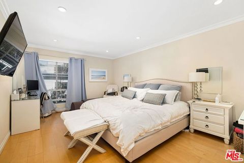 Tiny photo for 11965 Gorham Avenue #504, Los Angeles, CA 90049 (MLS # 26646015)