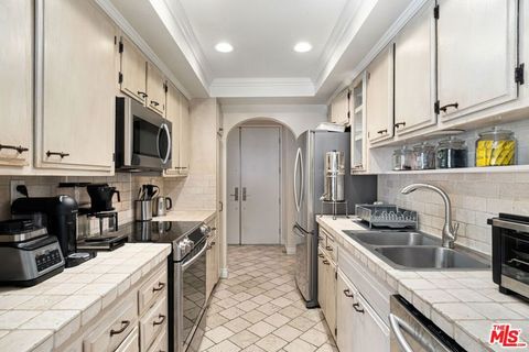 Tiny photo for 11965 Gorham Avenue #504, Los Angeles, CA 90049 (MLS # 26646015)