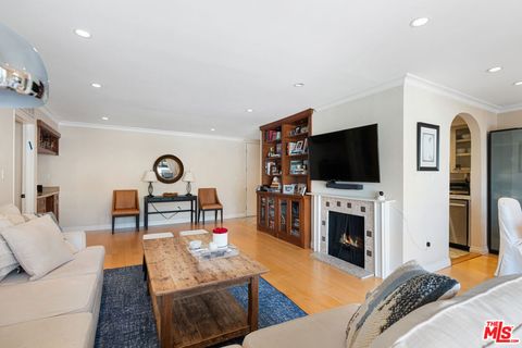 Tiny photo for 11965 Gorham Avenue #504, Los Angeles, CA 90049 (MLS # 26646015)