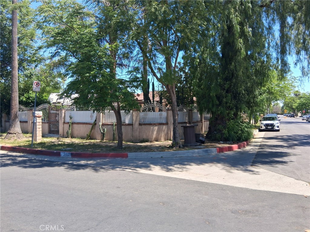 Potential, potential, potential!!! Nestled in the heart of Canoga Park, 7502 Remmet Avenue presents a charming and well-situated single-family home, offering a wonderful blend of classic appeal and modern convenience. The possibilities for personalization and expansion are truly exciting, allowing you to tailor the outdoor environment to your lifestyle. 2 bedrooms and 1 bathroom, the home has "good bones". Come see!