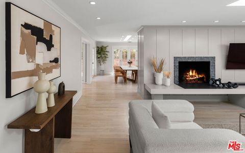 Photo of 9520 Gloaming Drive, Beverly Hills, CA 90210 (MLS # 25568439)