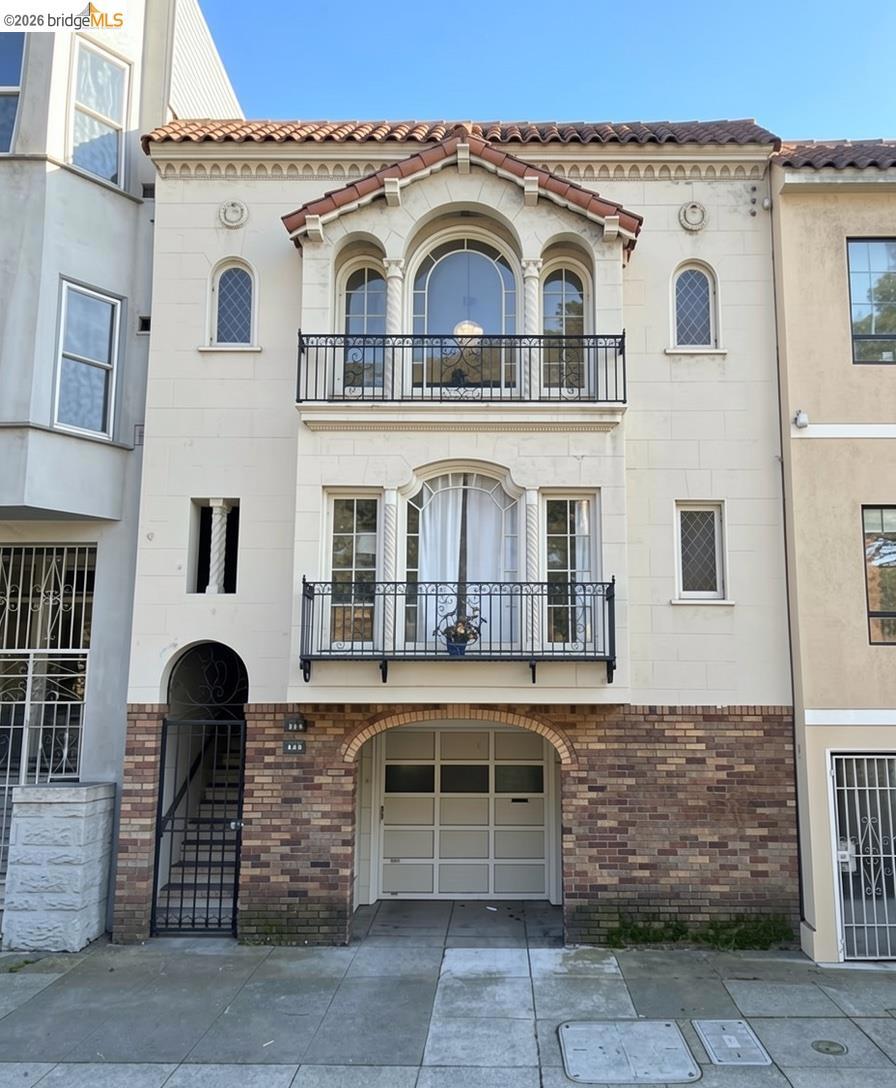 323 Lincoln Way