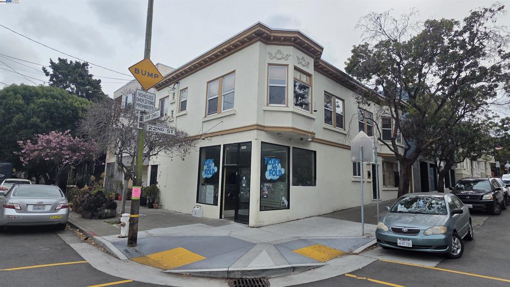 Three 1 bed apartments, an on site manager’s office, a garage, and laundromat — all just steps from iconic Dolores Park. Prime location, strong cash flow, and rare investment upside in the heart of San Francisco. Dolores Park is a vibrant and iconic green space in San Francisco’s Mission District, known for its sunny weather, scenic city views, and lively community atmosphere. Popular for picnics, people-watching, and weekend gatherings, it offers a perfect blend of natural beauty and urban energy.