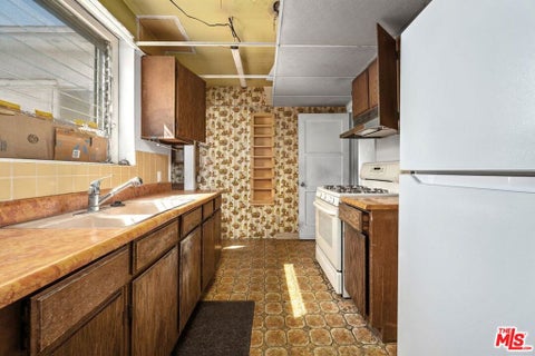 Tiny photo for 3011 Sentney Avenue, Culver City, CA 90232 (MLS # 26988047)