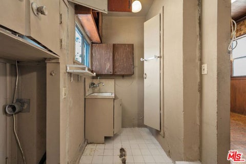 Tiny photo for 3011 Sentney Avenue, Culver City, CA 90232 (MLS # 26988047)
