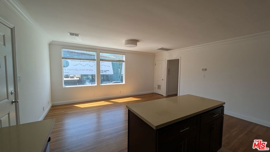 Experience contemporary living in this unique top-floor 1 bedroom, 1 bathroom apartment featuring a spacious open floor plan and oversized front windows that flood the space with natural light. This bright and airy unit includes in-unit washer and dryer, ample closet space with a built-in organizational system, and a gated parking spot for your convenience.The modern kitchen is fully equipped, and offers generous cabinet storage, and plenty of counter space plus an island.Prime location Ideally located between Pico-Robertson and Beverlywood on Robertson Blvd, you're just minutes from vibrant shops, restaurants, and many of the Westsides work hubs. Whether you're seeking comfort, style, or convenience, this apartment checks all the boxes