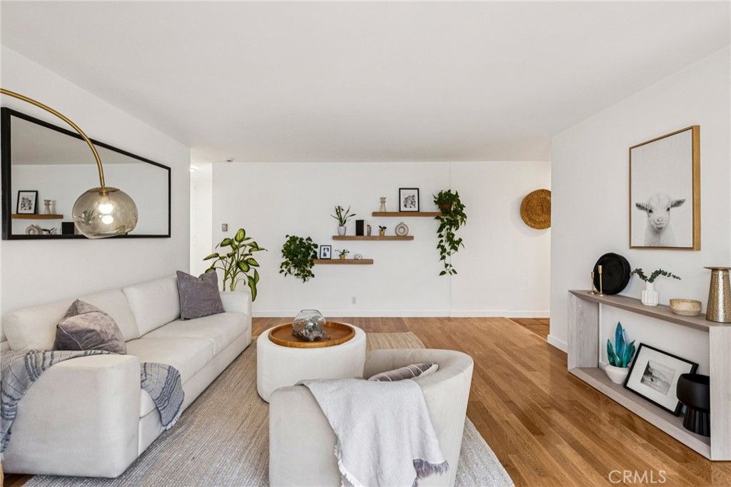 Photo of 947 16th Street #5, Santa Monica, CA 90403 (MLS # SB25186498)