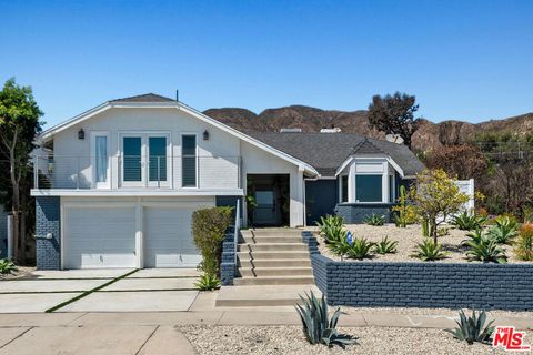 Photo of 18133 Wakecrest Drive, Malibu, CA 90265 (MLS # 25584967) Photo of 18133 Wakecrest Drive, Malibu, CA 90265 (MLS # 25584967)