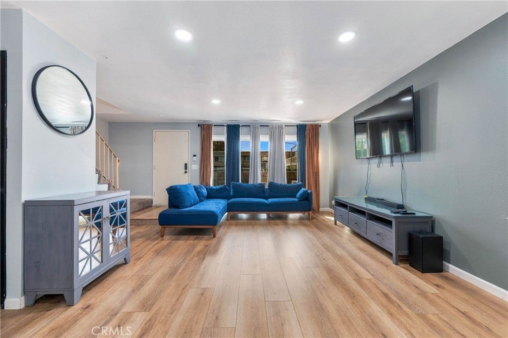 1103 W Francis Street F