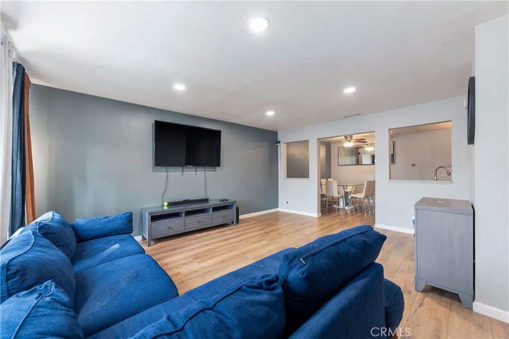 1103 W Francis Street F