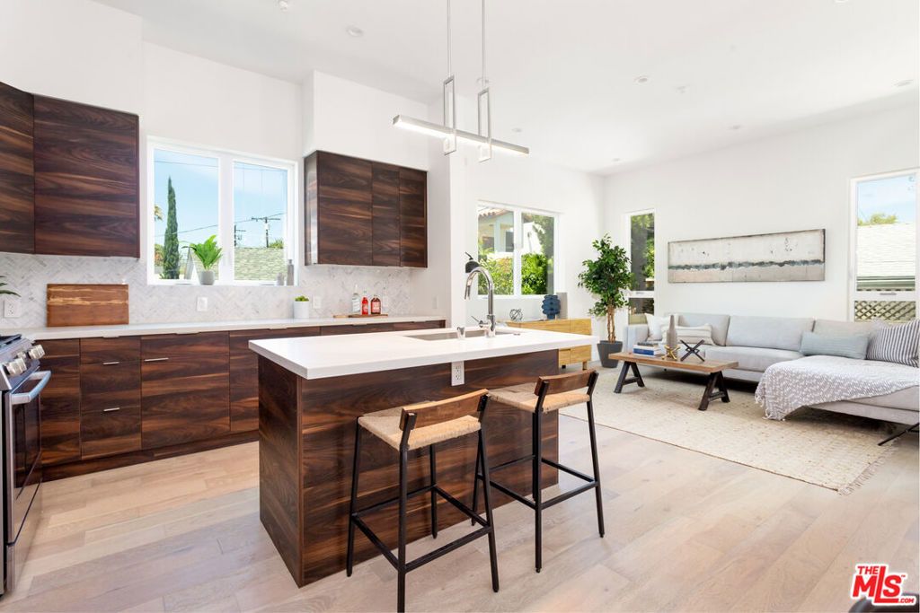 Photo of 4236 Sawtelle Boulevard, Los Angeles, CA 90066 (MLS # 26710359)