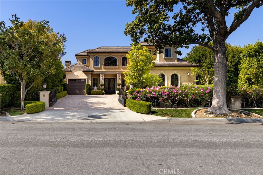 445 W Woodruff Avenue