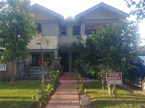 Photo of 905 W 40th Pl, Los Angeles, CA 90037 (MLS # MB26073619)