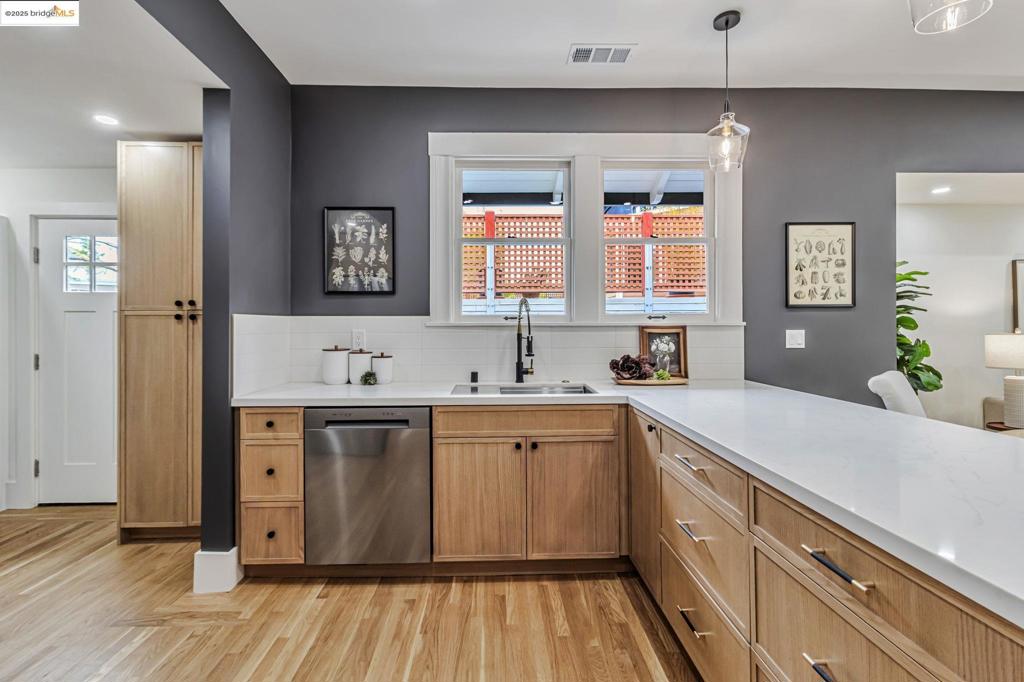 NORTH OAKLAND - Residential