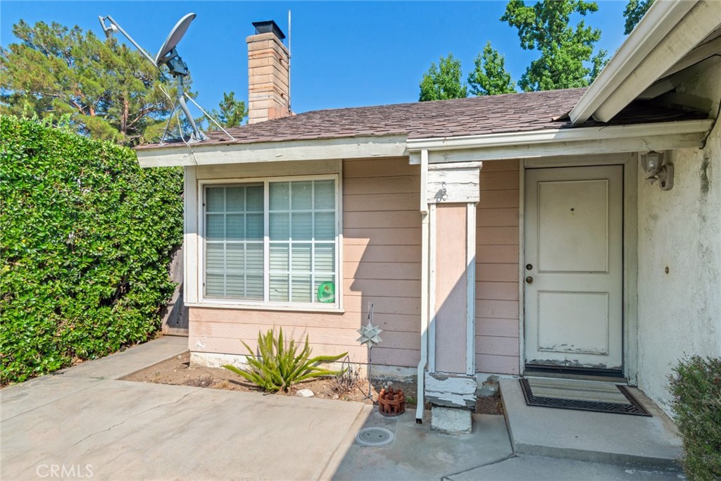 Great opportunity to own in the quaint Victoria community of Rancho Cucamonga with walking trails and parks throughout. Great starter or forever home. The position of the home offers you a little extra space in the backyard as well as a pool. Open floor plan ready for your personal touch.