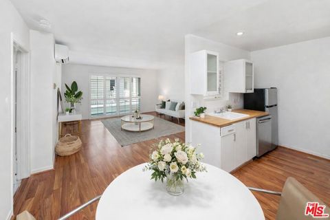 Photo of 1440 23rd Street #302, Santa Monica, CA 90404 (MLS # 26655331)