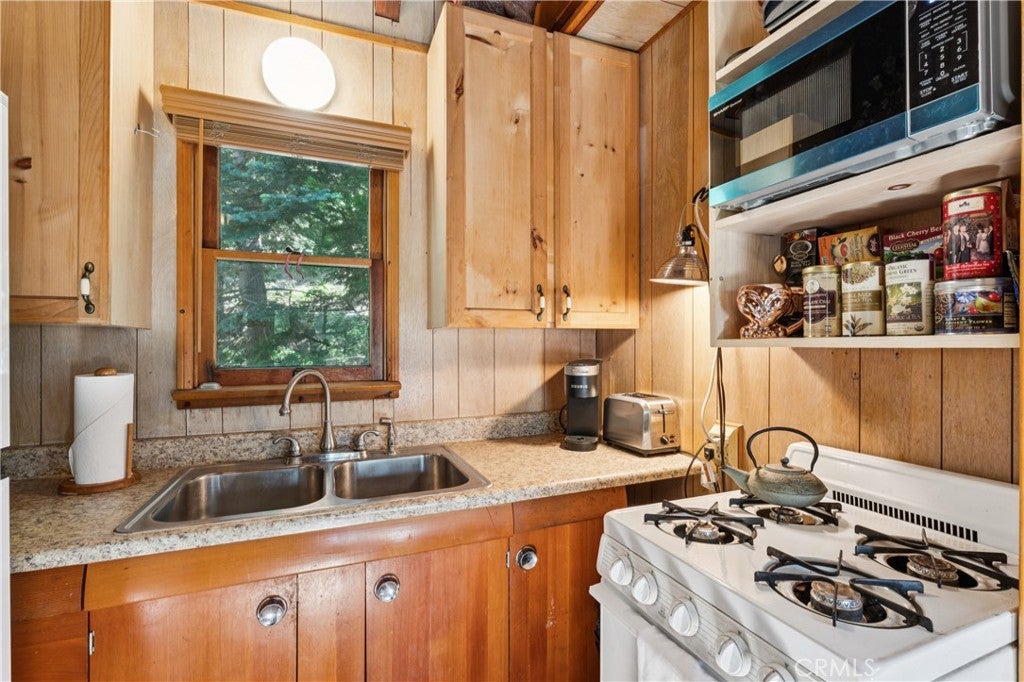 26543 Lakeview
